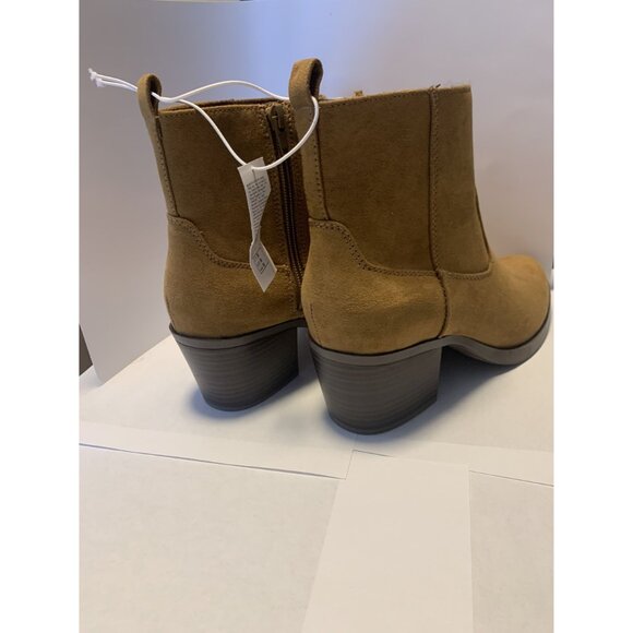 NWT Old Navy Tan Suede Ankle Boots Size 7 Fall Winter - Picture 2 of 5